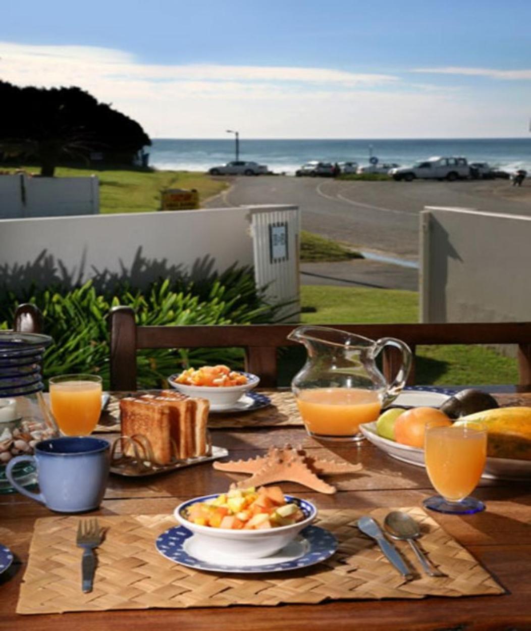 Breeze Inn Guesthouse Kidd's Beach Exterior photo
