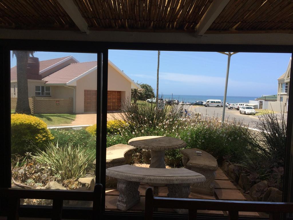 Breeze Inn Guesthouse Kidd's Beach Exterior photo